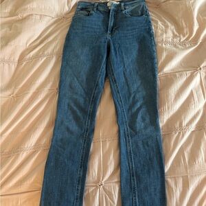 Reformation Skinny/Straight jeans in Darwin wash.
